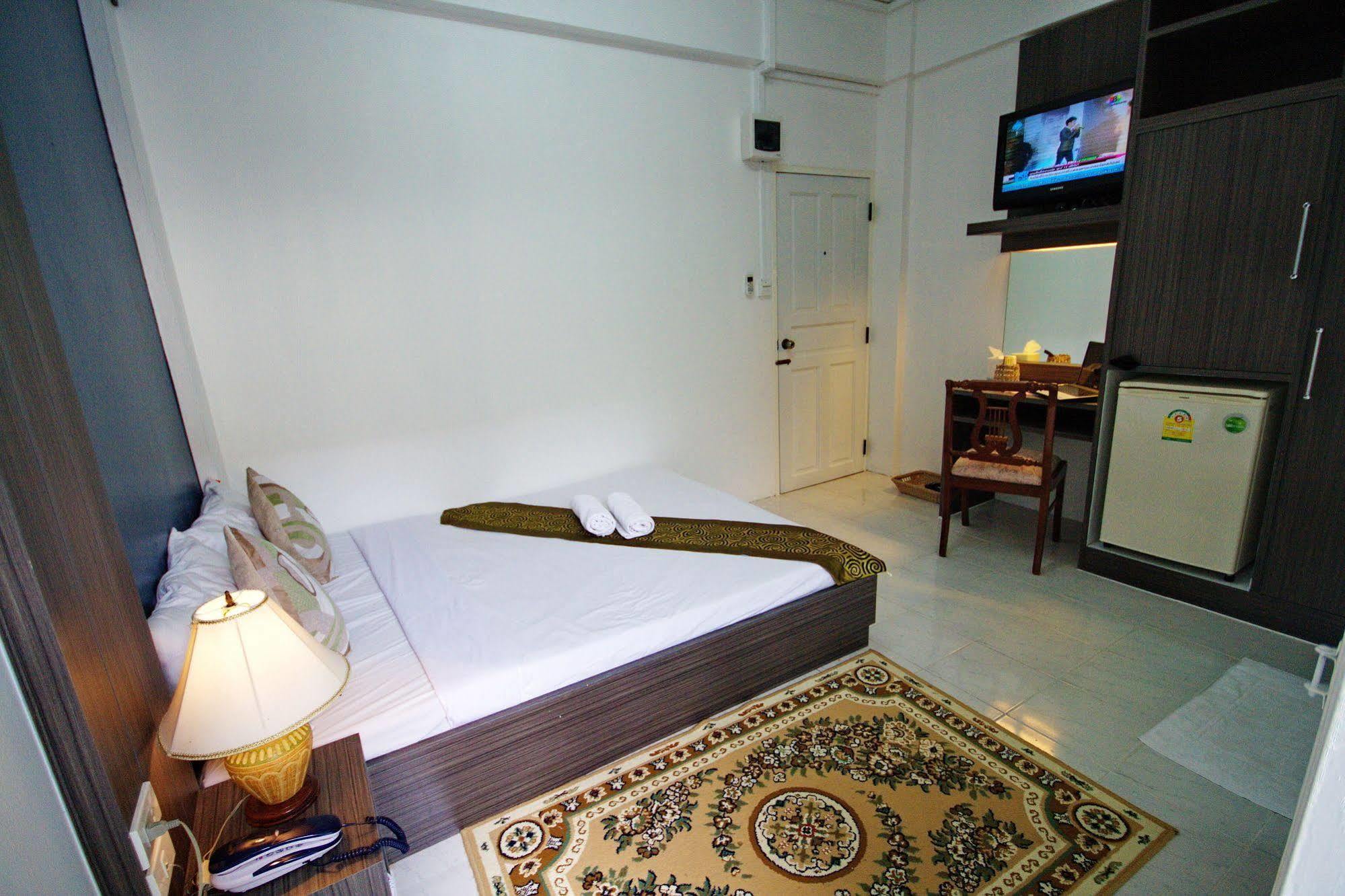 Riski Residence Bangkok-noi - Wasit Apartment Bagian luar foto