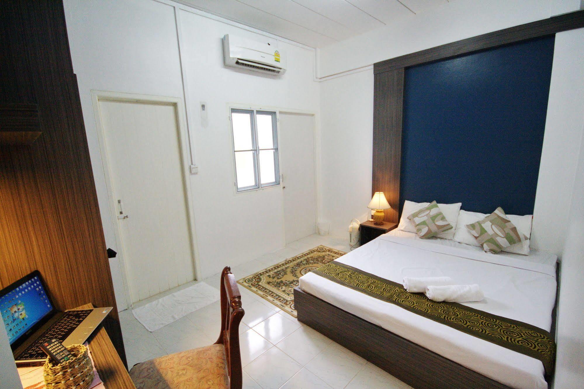 Riski Residence Bangkok-noi - Wasit Apartment Bagian luar foto